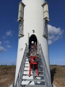 Transport einer schweren Maschine über eine Treppe